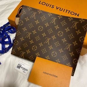 Louis Vuitton Toiletry 26